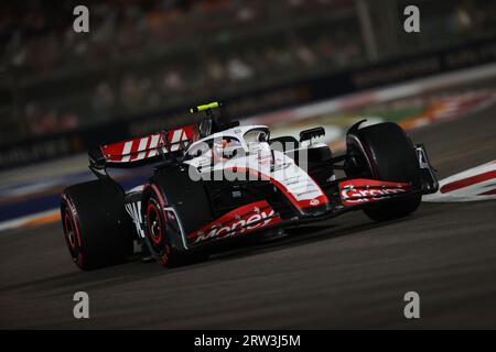 Singapour, Singapour. 16 septembre 2023. SINGAPOUR, circuit de rue de Singapour, 16. Septembre 2023 : #27, Nico HUELKENBERG, HULKENBERG, GER, Haas F1 Team, VF-23, moteur F065 lors du GP Formule 1 à SINGAPOUR 2023 sur le circuit urbain de Singapour, Grand Prix de Formule 1 à Singapour, - image payante - crédit photo : © Jun QIAN/ATPimages (QIAN Jun/ATP/SPP) crédit : SPP Sport Press photo. /Alamy Live News Banque D'Images