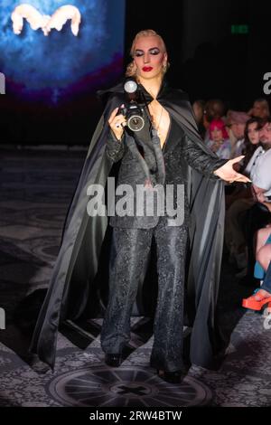 Elton Ilirjani marche au Malan Breton London Fashion week SS24 Runway Show à Londres, Engliand le 15 septembre 2023 (photo de David Warren /Sipa? USA) crédit : SIPA USA/Alamy Live News Banque D'Images