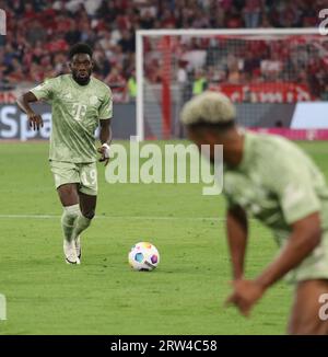 MUNICH, Allemagne. , . 19 Alphonso DAVIS lors du match de Bundesliga entre le FC Bayern Muenchen et LE BAYER 04 LEVERKUSEN à l'Allianz Arena de Munich en 15. Septembre 2023, Allemagne. DFL, Fussball, 2:2, (photo et copyright @ ATP images/Arthur THILL (THILL Arthur/ATP/SPP) crédit : SPP Sport Press photo. /Alamy Live News Banque D'Images