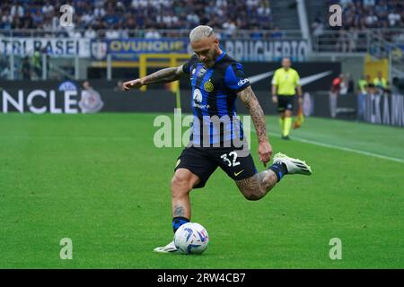 Federico DiMarco (#32 FC Inter) lors du match de football de Serie A entre le FC Internazionale et l'AC Milan le 16 septembre 2023 au stade Giuseppe Meazza de Milan Banque D'Images