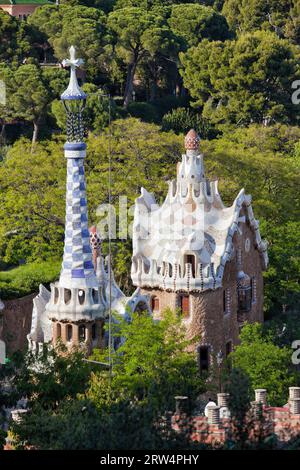Pavillons Lodge de porter par Antoni Gaudi dans le parc Guell, Barcelone, Catalogne, Espagne Banque D'Images