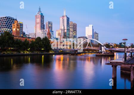 Melbourne, Australie, mars 12, la célèbre Skyline de Melbourne de Southbank à Flinders St Station le 12 mars 2014 Banque D'Images