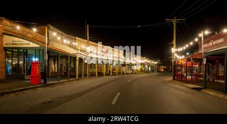 Un soir d'hiver calme High Street London, Victoria, Australie le 27 juin 2014 Banque D'Images