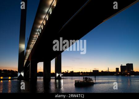 Le pont Bolte traverse la rivière Yarra la nuit à Melbourne, Victoria, Australie Banque D'Images