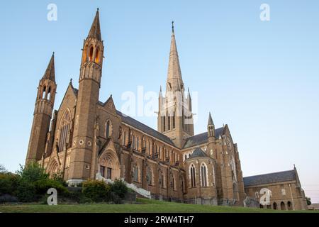 Cathédrale du Sacré-cœur à Bendigo au crépuscule par une chaude journée de printemps Banque D'Images