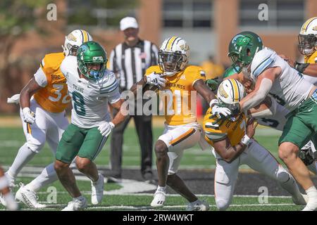 16 SEPTEMBRE 2023 : le défensif Tiaquelin Mims (21) de Southern Miss Golden Eagles retourne un punt lors d'un match de football universitaire entre la vague verte de Tulane et les Southern Miss Golden Eagles au M.M. Roberts Stadium à Hattiesburg, Mississippi. Bobby McDuffie/CSM Banque D'Images