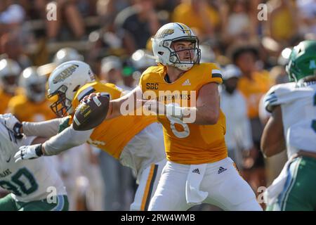 16 SEPTEMBRE 2023 : Billy Wiles (8), quarterback de Southern Miss Golden Eagles, passe lors d'un match de football universitaire entre la vague verte de Tulane et les Southern Miss Golden Eagles au stade M.M. Roberts à Hattiesburg, Mississippi. Bobby McDuffie/CSM Banque D'Images