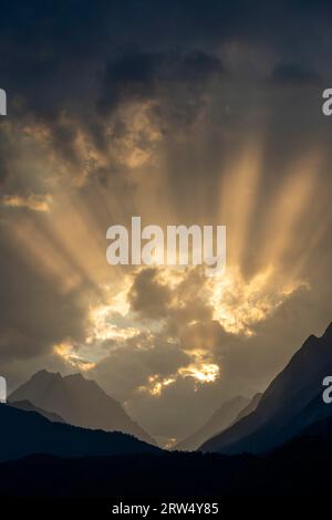 Petit et grand jet de mendiant au coucher du soleil, montagnes Karwendel, Tyrol, Autriche Banque D'Images