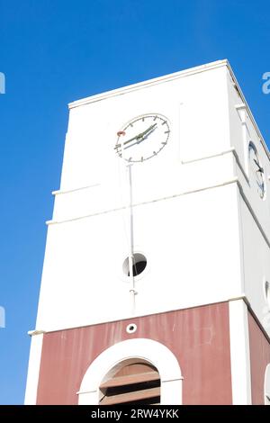 Musée historique de fort Zoutman à Oranjestad, Aruba est rouge blanc et bleu. Banque D'Images