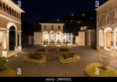 Chapelles Renaissance sur le Mont Sacré, Sacro Monte di Varallo, nuit, Varallo Sesia, province de Vercelli Piémont, Piémont, Italie, Italie Banque D'Images