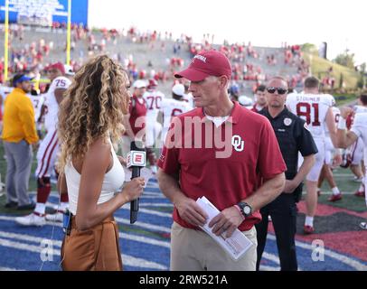 16 septembre 2023 : l'entraîneur-chef des Sooners de l'Oklahoma Brent Venables est interviewé par ESPN après le match de football NCAA entre les Sooners de l'Oklahoma et les Golden Hurricane de Tulsa au stade H.A. Chapman de Tulsa, Oklahoma. Ron Lane/CSM Banque D'Images