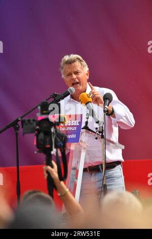 Bretigny-sur-orge, France. 16 septembre 2023. Fabien Roussel, secrétaire national du Parti communiste (PCF), prononce son discours lors du festival annuel de musique de la Fête de l'humanité organisé par le journal communiste l'humanité à la base 217, à Bretigny-sur-orge, dans le sud de Paris, le 16 septembre 2023. Photo de Karim ait Adjedjou/ABACAPRESS.COM crédit : Abaca Press/Alamy Live News Banque D'Images