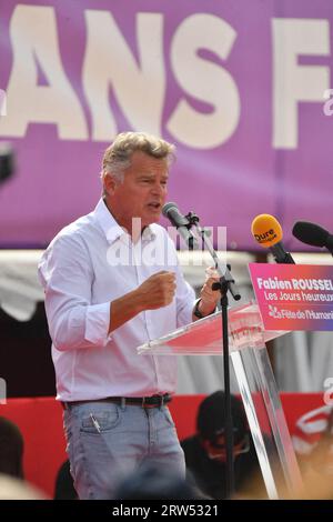 Bretigny-sur-orge, France. 16 septembre 2023. Fabien Roussel, secrétaire national du Parti communiste (PCF), prononce son discours lors du festival annuel de musique de la Fête de l'humanité organisé par le journal communiste l'humanité à la base 217, à Bretigny-sur-orge, dans le sud de Paris, le 16 septembre 2023. Photo de Karim ait Adjedjou/ABACAPRESS.COM crédit : Abaca Press/Alamy Live News Banque D'Images