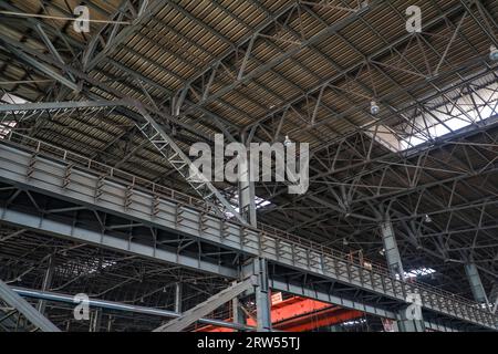 Ferme de poutre en acier d'un bâtiment d'usine de compagnie d'acier Banque D'Images