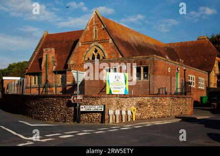 Woodbury C de l'école primaire E East Devon par le coucher du soleil Banque D'Images