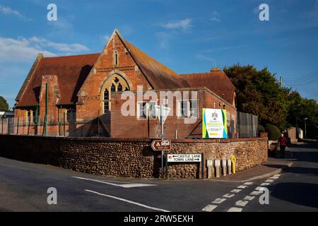 Woodbury C de l'école primaire E East Devon par le coucher du soleil Banque D'Images