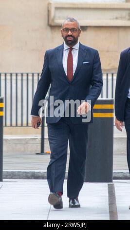 Londres, Angleterre, Royaume-Uni. 17 septembre 2023. Le ministre des Affaires étrangères JAMES CLEVERLY est vu à l'extérieur de la BBC avant d'apparaître dans l'émission Laura Kuenssberg. (Image de crédit : © Tayfun Salci/ZUMA Press Wire) USAGE ÉDITORIAL SEULEMENT! Non destiné à UN USAGE commercial ! Banque D'Images