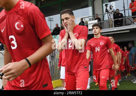 Sint Niklaas, Belgique. 17 septembre 2023. Kaan Atalay de Turquie avant un match de football entre les équipes nationales U16 de Turquie et du Danemark lors d'un mini tournoi U16 le dimanche 17 septembre 2023 à Sint-Niklaas, Belgique. Crédit : Sportpix/Alamy Live News Banque D'Images
