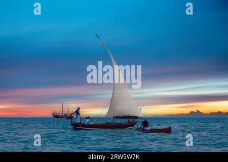 Fabricant de bateaux en bois de boutre. construction d'un bateau boutre. Dhow Festival Doha Banque D'Images