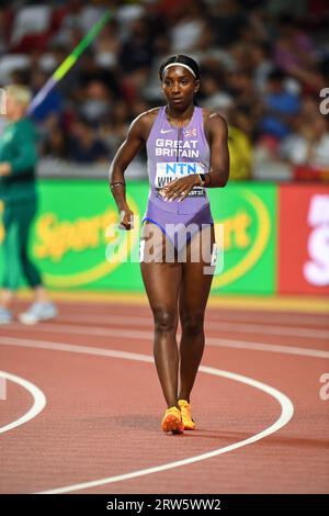 Bianca Williams de GB & ni concourant dans les manches de 4x100m féminines le septième jour des Championnats du monde d’athlétisme au Centre national d’athlétisme de Banque D'Images