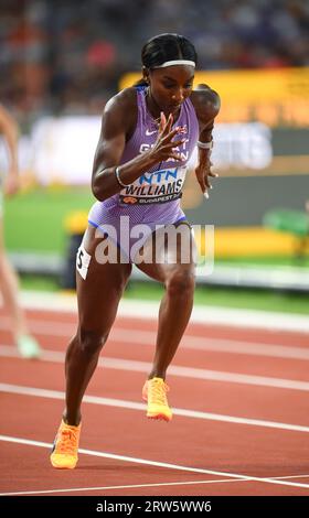 Bianca Williams de GB & ni concourant dans les manches de 4x100m féminines le septième jour des Championnats du monde d’athlétisme au Centre national d’athlétisme de Banque D'Images