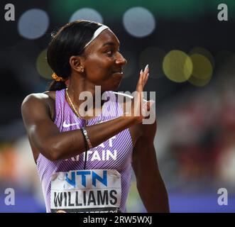 Bianca Williams de GB & ni concourant dans les manches de 4x100m féminines le septième jour des Championnats du monde d’athlétisme au Centre national d’athlétisme de Banque D'Images