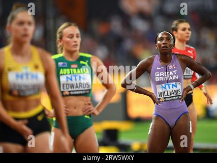 Bianca Williams de GB & ni concourant dans les manches de 4x100m féminines le septième jour des Championnats du monde d’athlétisme au Centre national d’athlétisme de Banque D'Images