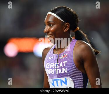 Bianca Williams de GB & ni concourant dans les manches de 4x100m féminines le septième jour des Championnats du monde d’athlétisme au Centre national d’athlétisme de Banque D'Images