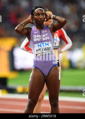 Bianca Williams de GB & ni concourant dans les manches de 4x100m féminines le septième jour des Championnats du monde d’athlétisme au Centre national d’athlétisme de Banque D'Images