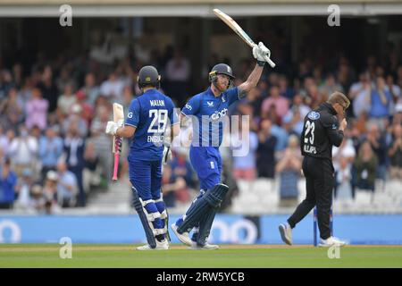 Londres, Angleterre - septembre 13 2023. Ben Stokes d'Angleterre célèbre un siècle contre la Nouvelle-Zélande dans le 3e Metro Bank One Day International Banque D'Images