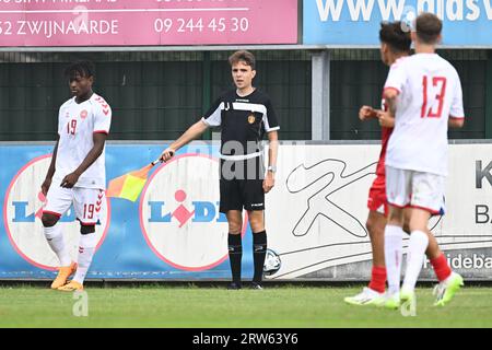 Sint Niklaas, Belgique. 17 septembre 2023. Un arbitre assistant photographié lors d'un match de football entre les équipes nationales U16 de Turquie et du Danemark lors d'un mini tournoi U16 le dimanche 17 septembre 2023 à Sint-Niklaas, Belgique . Crédit : Sportpix/Alamy Live News Banque D'Images