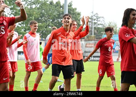Sint Niklaas, Belgique. 17 septembre 2023. Turquie en photo célébrant après un match de football entre les équipes nationales U16 de Turquie et du Danemark lors d'un mini tournoi U16 le dimanche 17 septembre 2023 à Sint-Niklaas, Belgique . Crédit : Sportpix/Alamy Live News Banque D'Images