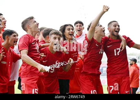 Sint Niklaas, Belgique. 17 septembre 2023. Turquie en photo célébrant après un match de football entre les équipes nationales U16 de Turquie et du Danemark lors d'un mini tournoi U16 le dimanche 17 septembre 2023 à Sint-Niklaas, Belgique . Crédit : Sportpix/Alamy Live News Banque D'Images