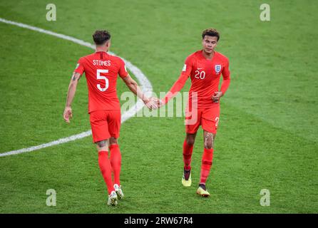 Moscou, Russie – 3 juillet 2018. Joueurs de l'équipe nationale de football d'Angleterre John Stones et Dele Alli lors de la coupe du monde 2018 ronde de 16 match Colombie vs en Banque D'Images