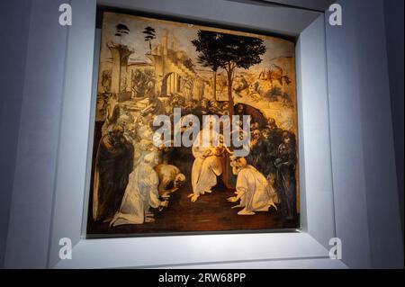 La peinture inachevée de la Renaissance italienne de l'adoration des Mages par l'artiste Léonard de Vinci. Il est exposé à la Galerie des Offices à Banque D'Images