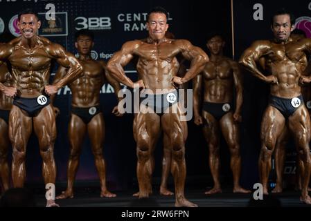 Bangkok, Thaïlande. 16 septembre 2023. L'athlète de culturisme masculin pose sur scène lors des Championnats thaïlandais de muscle et de physique 2023 le 16 septembre 2023. Au Central Rama 2 Department Store, Bangkok, Thaïlande. (Photo de Teera Noisakran/Pacific Press/Sipa USA) crédit : SIPA USA/Alamy Live News Banque D'Images