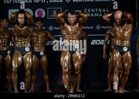 Bangkok, Thaïlande. 16 septembre 2023. L'athlète de culturisme masculin pose sur scène lors des Championnats thaïlandais de muscle et de physique 2023 le 16 septembre 2023. Au Central Rama 2 Department Store, Bangkok, Thaïlande. (Photo de Teera Noisakran/Pacific Press/Sipa USA) crédit : SIPA USA/Alamy Live News Banque D'Images
