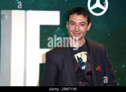 Londres, Royaume-Uni. 04 novembre 2017. Ezra Miller assiste au photocall de la Ligue de Justice au Collège de Londres. (Photo Fred Duval/SOPA Images/Sipa USA) crédit : SIPA USA/Alamy Live News Banque D'Images