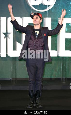 Londres, Royaume-Uni. 04 novembre 2017. Ezra Miller assiste au photocall de la Ligue de Justice au Collège de Londres. (Photo Fred Duval/SOPA Images/Sipa USA) crédit : SIPA USA/Alamy Live News Banque D'Images