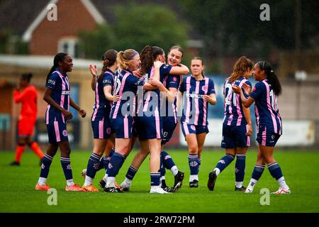 Londres, Royaume-Uni. 17 septembre 2023. Londres, Angleterre, 17 septembre 2023 : les joueuses de Dulwich Hamlet célèbrent leur deuxième but lors du match de Premier League entre Dulwich Hamlet et Millwall à Champion Hill à Londres, Angleterre. (Liam Asman/SPP) crédit : SPP Sport Press photo. /Alamy Live News Banque D'Images