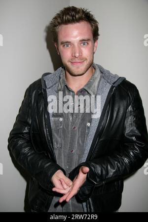 New York, États-Unis. 17 septembre 2023. Emmy gagnant "The Young and the Restless" et "General Hospital" acteur Billy Miller, 43 ans, est décédé à Los Angeles, Californie le 15 septembre 2023. La cause du décès n'est pas connue. ------------------------------------------------- Billy Miller assiste à la comédie de Walt Willey au Comix. 4 novembre 2007. © Steven Bergman/AFF-USA.com crédit : AFF/Alamy Live News Banque D'Images