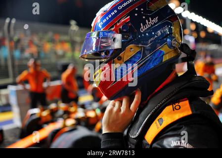 Singapour, Singapour. 17 septembre 2023. Oscar Piastri (AUS) McLaren sur la grille. Championnat du monde de Formule 1, Rd 16, Grand Prix de Singapour, dimanche 17 septembre 2023. Marina Bay Street circuit, Singapour. Crédit : James Moy/Alamy Live News Banque D'Images