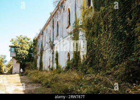 A Procida, Italie, on, 08, 01,23, l'ancienne prison abandonnée dans le palais d'Avalos Banque D'Images