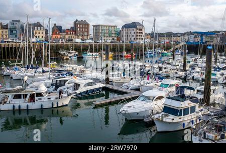 Le port de plaisance de Dieppe, Normandie Dieppe est un port de pêche sur la côte normande du nord de la France crédit Simon Dack Banque D'Images