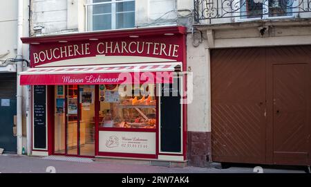 Boutique boucherie charcuterie à Dieppe , Normandie Dieppe est un port de pêche sur la côte normande du nord de la France Banque D'Images