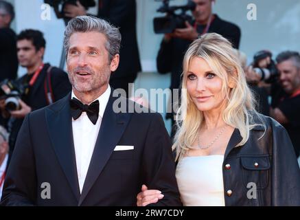 VENISE, ITALIE - 31 AOÛT : Patrick Dempsey et Jillian Fink assistent à un tapis rouge pour le film Ferrari au 80e Festival de Venise Banque D'Images