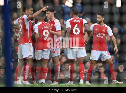 Liverpool, Royaume-Uni. 17 septembre 2023. Leandro Trossard d'Arsenal est moqué alors qu'il célèbre marquer le premier but lors du match de Premier League à Goodison Park, Liverpool. Le crédit photo devrait être : Gary Oakley/Sportimage crédit : Sportimage Ltd/Alamy Live News Banque D'Images