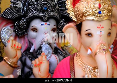 14 septembre 2023, Pune, Maharashtra, photographie de Lord ganapati Idol, Ganesha ou Ganapati en vente à la boutique sur l'événement du festival Ganesh en Inde. Banque D'Images