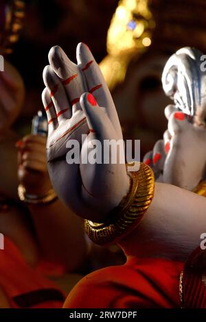 14 septembre 2023, Pune, Maharashtra, photographie de Lord ganapati Idol, Ganesha ou Ganapati en vente à la boutique sur l'événement du festival Ganesh en Inde. Banque D'Images