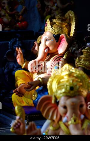 14 septembre 2023, Pune, Maharashtra, photographie de Lord ganapati Idol, Ganesha ou Ganapati en vente à la boutique sur l'événement du festival Ganesh en Inde. Banque D'Images